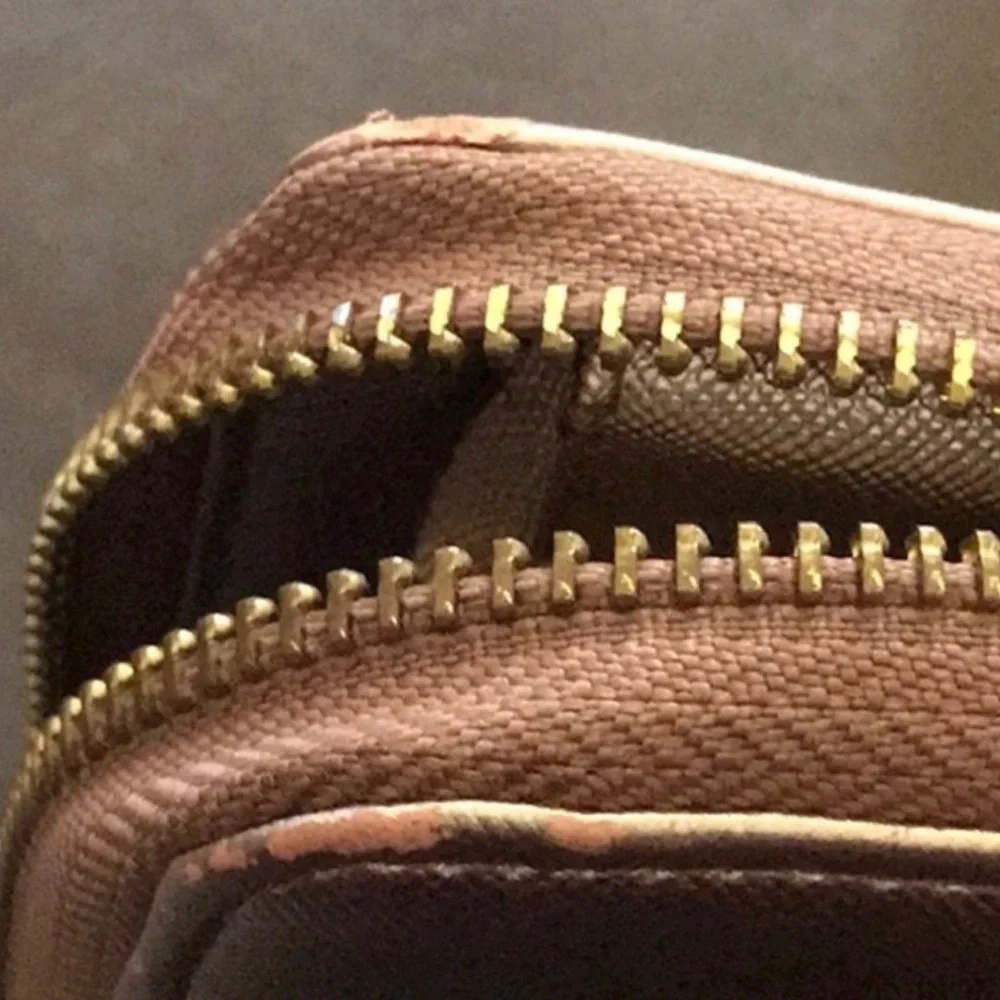 Tory Burch Robinson zip continental wallet in a metallic rose gold W/ Dust bag - Picture 11 of 11